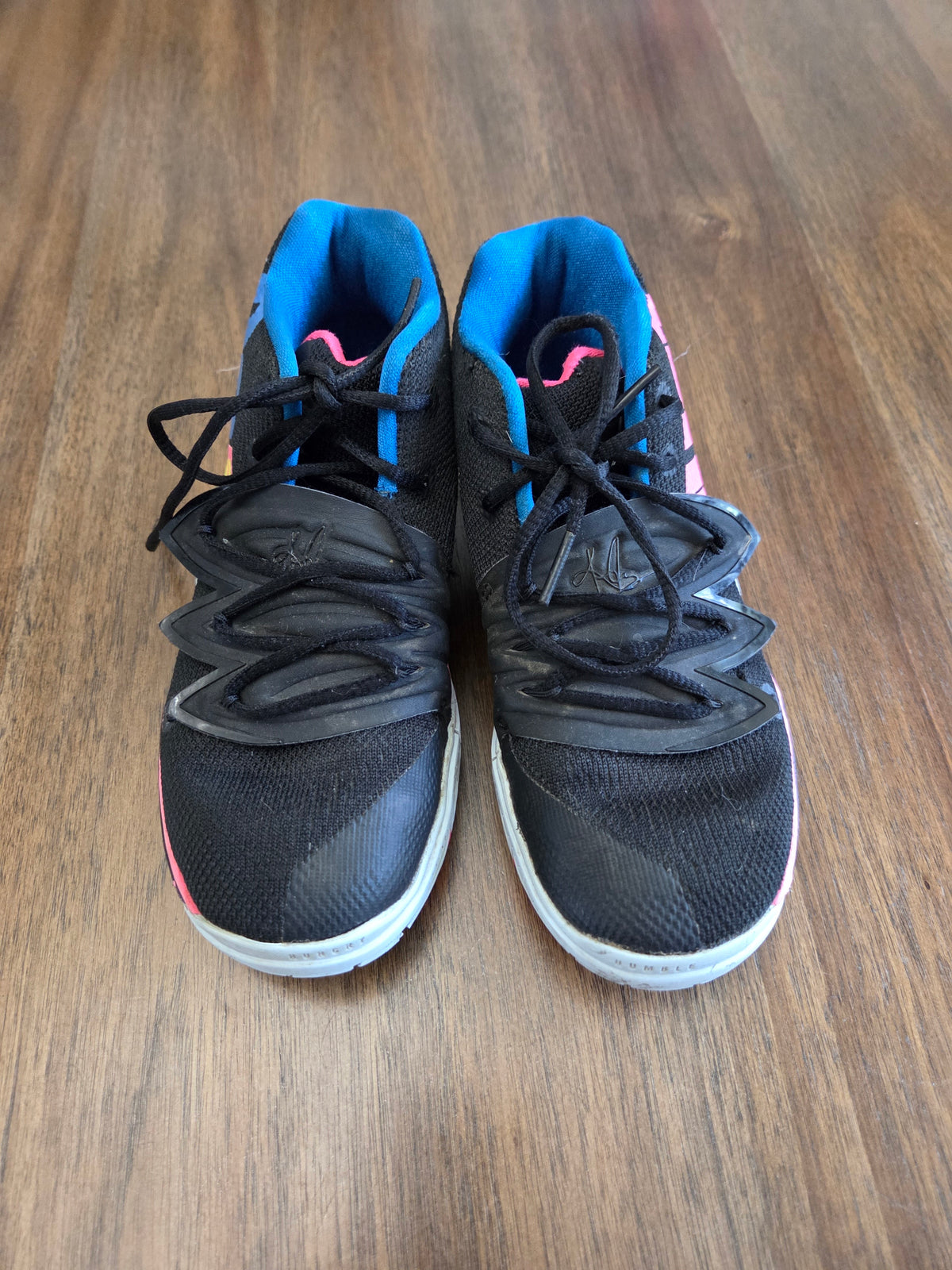 Seller 188 boys Kyrie Irving nike shoes size 1