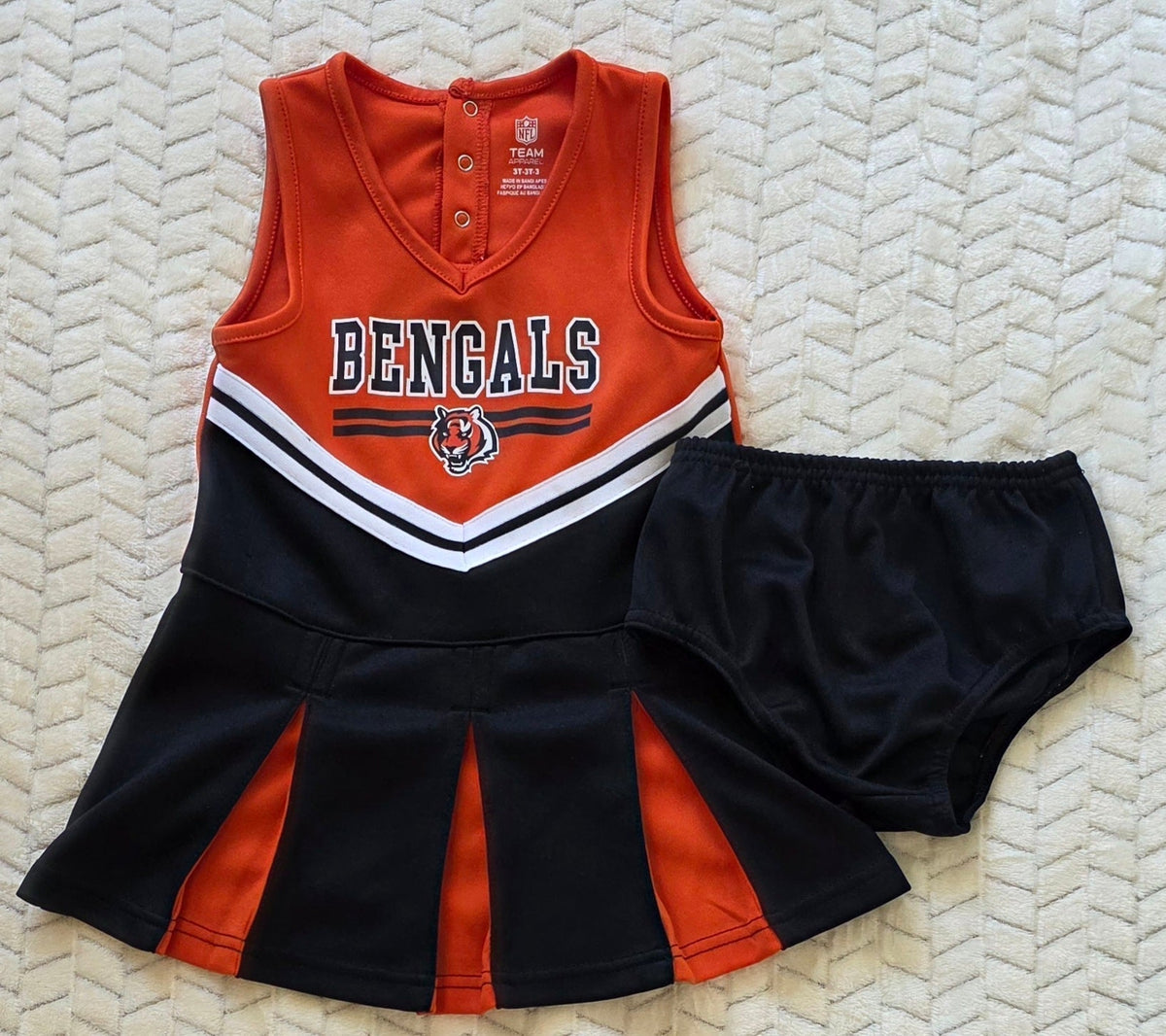 #190 Girls 3T NFL Cincinnati Bengals Cheerleader Uniform (2 of 2)