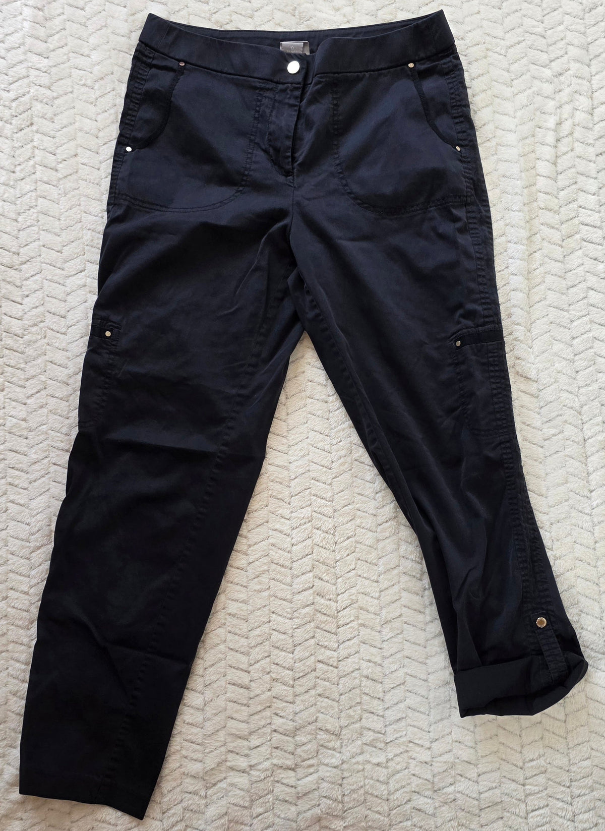 #190 Women's Size 4 Chico's (Chico's size 0) Black Roll-up Pants
