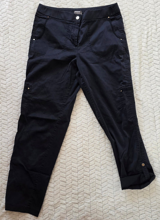 #190 Women's Size 4 Chico's (Chico's size 0) Black Roll-up Pants