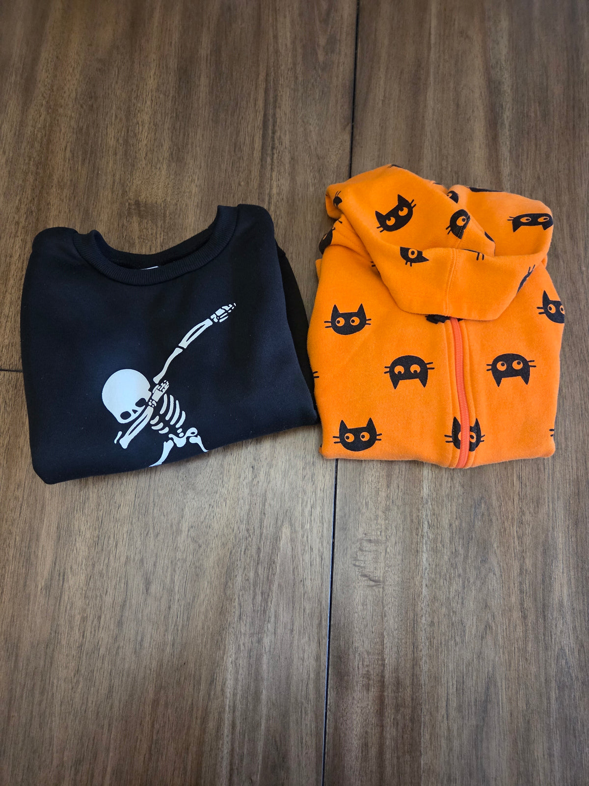 Seller 188 boys size 7 Skeleton and Halloween zip up