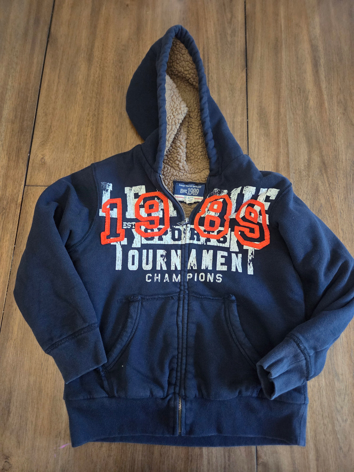 Seller 188 Boys Childrens place thick zip up size 7/8