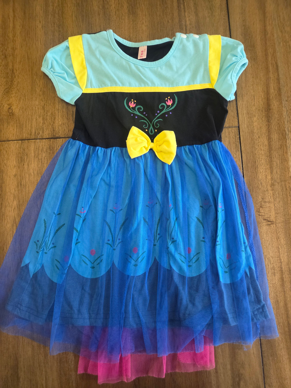 Seller 188 girls Anna dress size 4-6