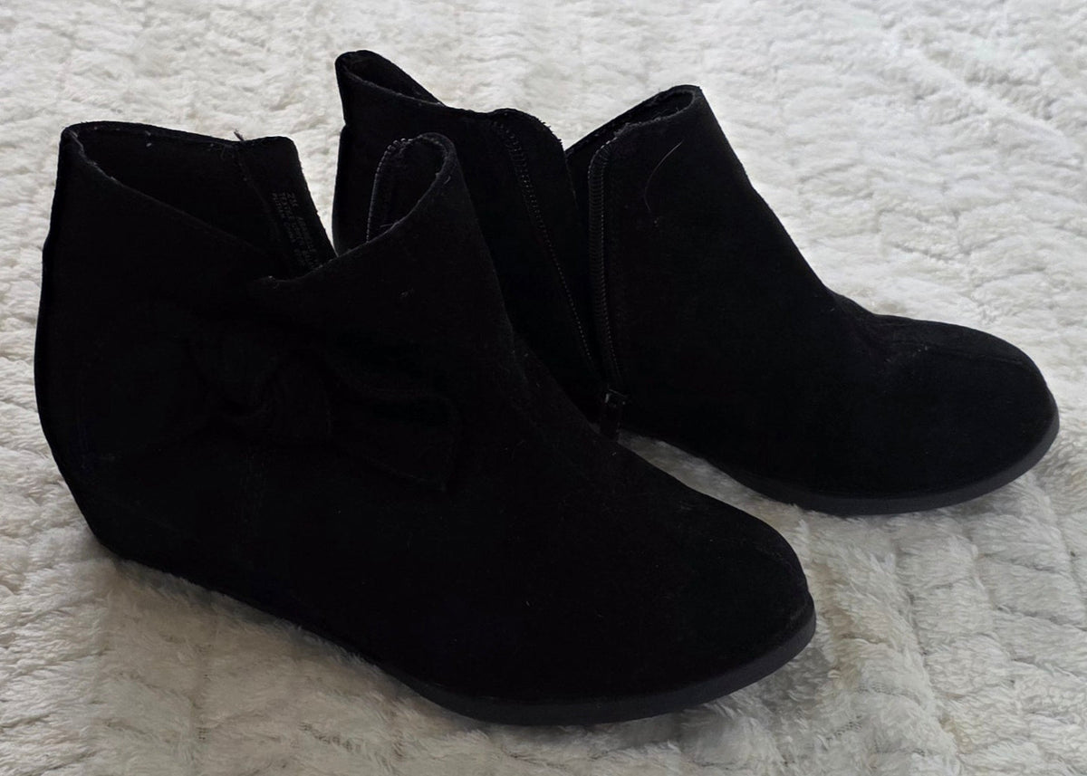 #190 Girls 2M Olive & Edie Black Suede-like Zip Up Ankle Boots