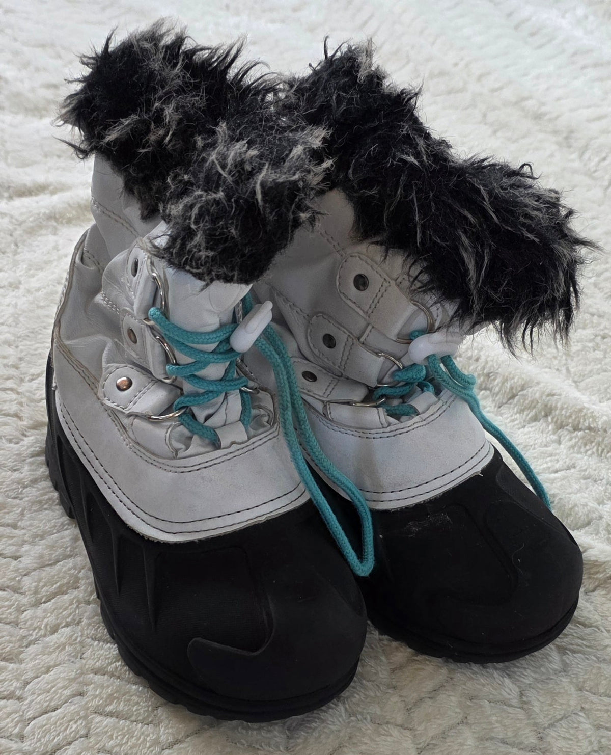 #190 Girls 1 White and Black Snooboots
