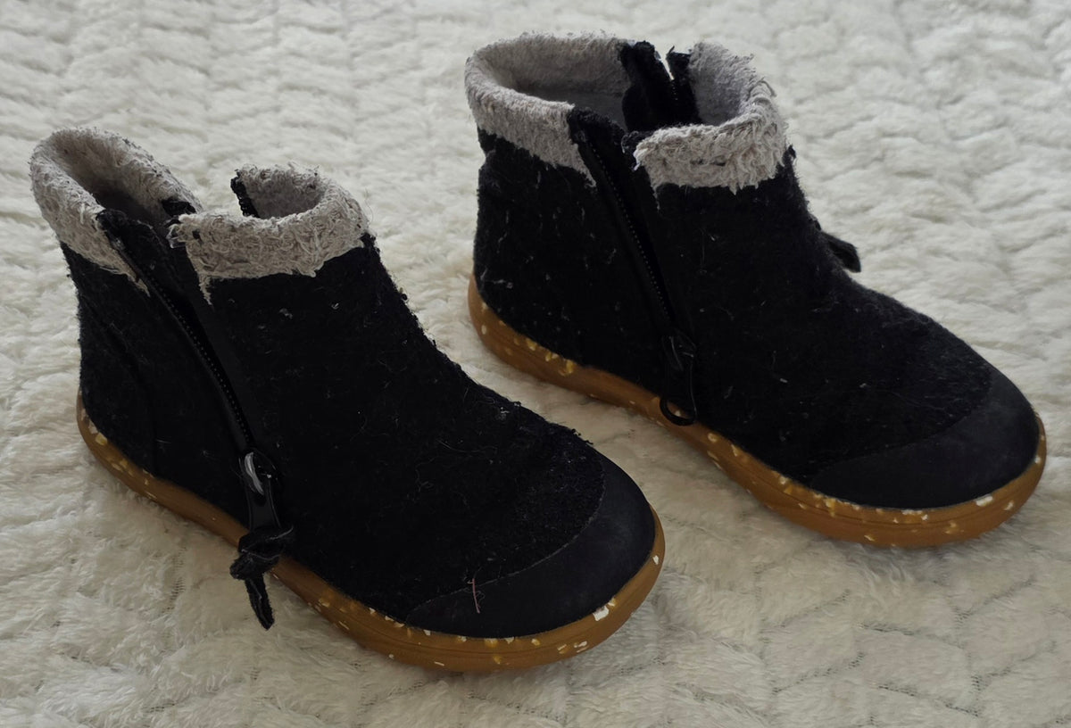 #190 Girls 8 Toddler Livie and Luca Zippered Black Boots (1 of 2)