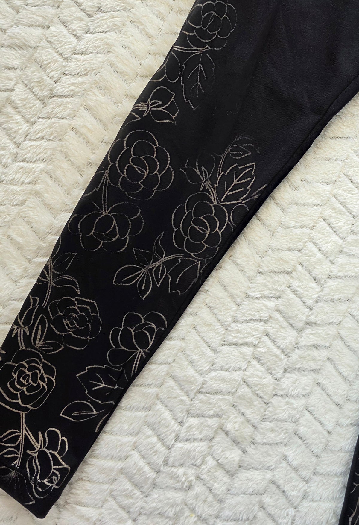 #190 Girls 7 (S) Calvin Klein Black Floral Leggings