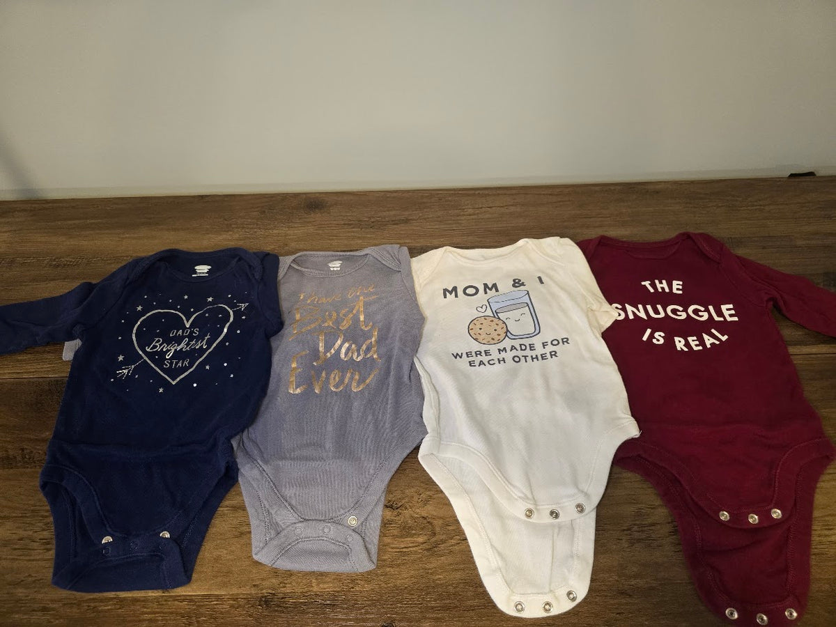 #131 Old Navy set of 4 Onesies with sayings sz 12-18M