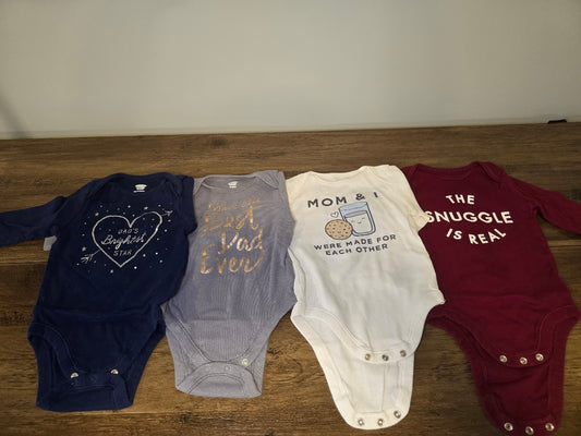 #131 Old Navy set of 4 Onesies with sayings sz 12-18M