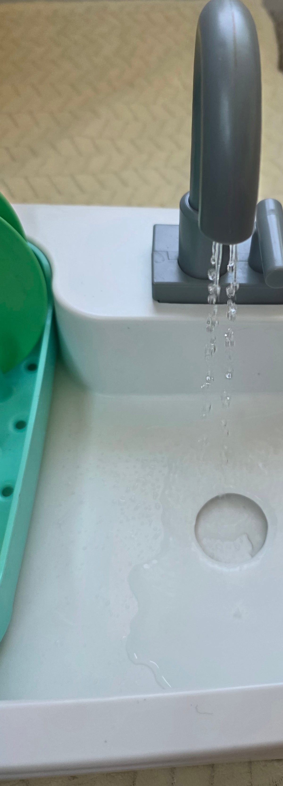 #190 Lovevery Helper Play Kit – Partial Set (Dot Catcher + Sustainable Sink + Routine Cards)