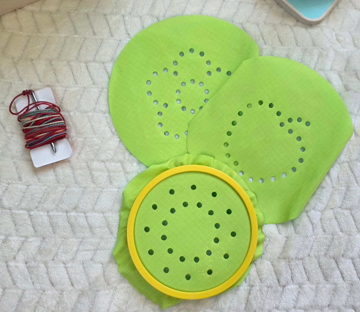 #190 Lovevery Analyst Play Kit – Partial Set (Sensory Box + Boats + Sewing Kit)