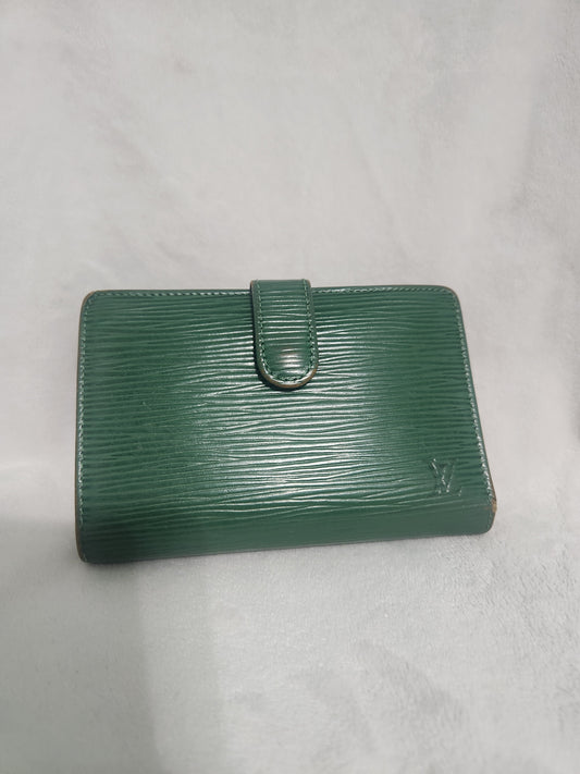 #167 Authentic Louis Vuitton Kisslock Epi Green Wallet