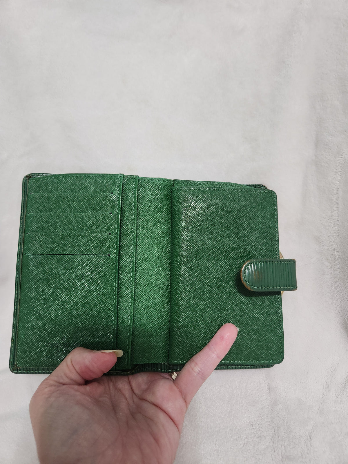 #167 Authentic Louis Vuitton Kisslock Epi Green Wallet