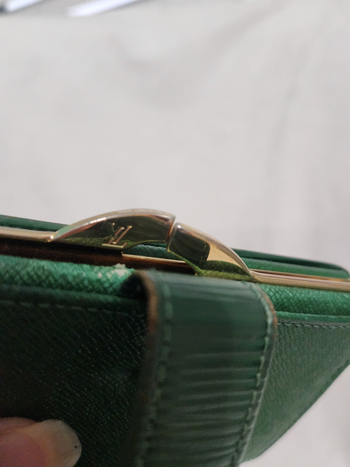 #167 Authentic Louis Vuitton Kisslock Epi Green Wallet