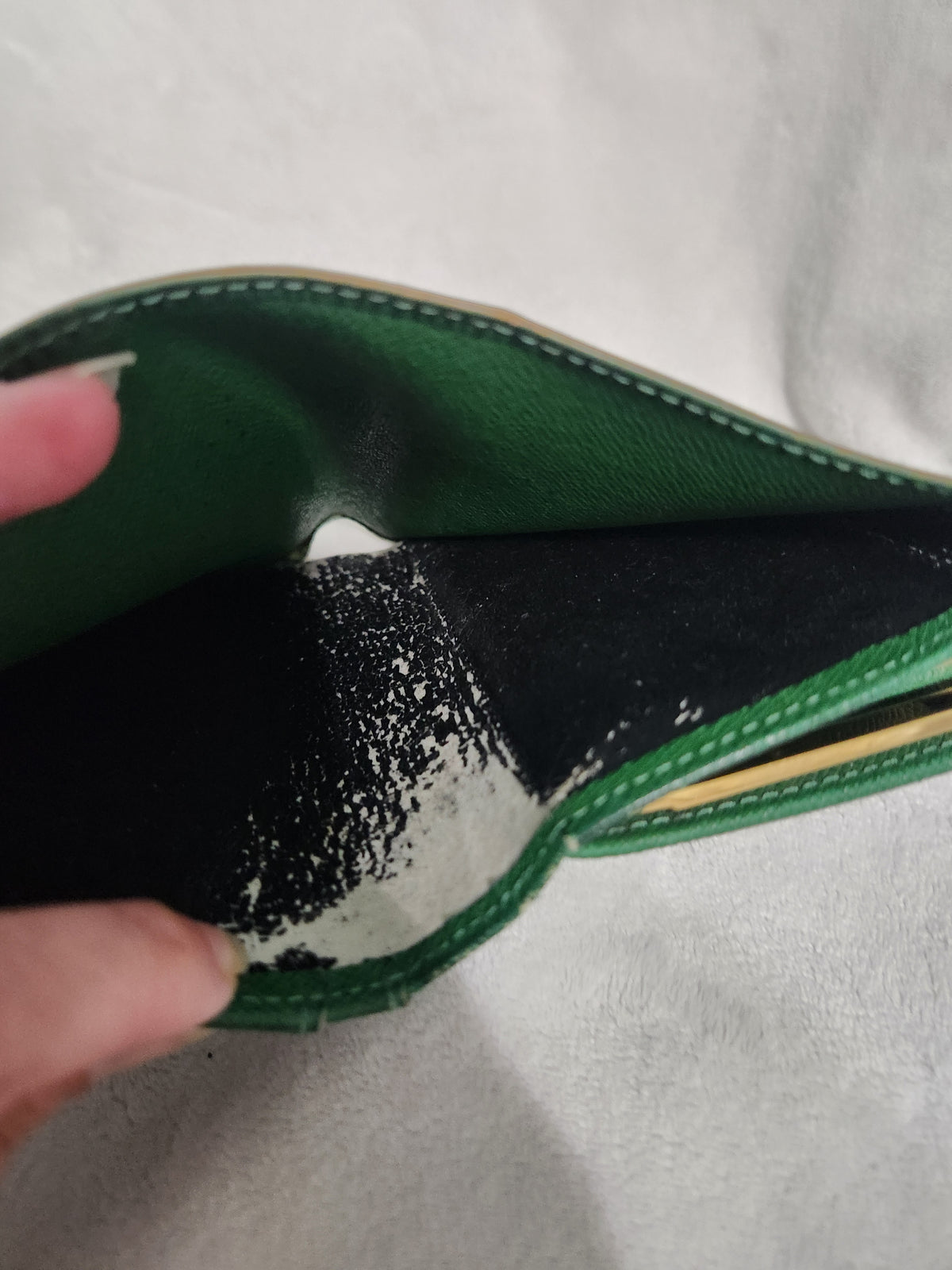 #167 Authentic Louis Vuitton Kisslock Epi Green Wallet