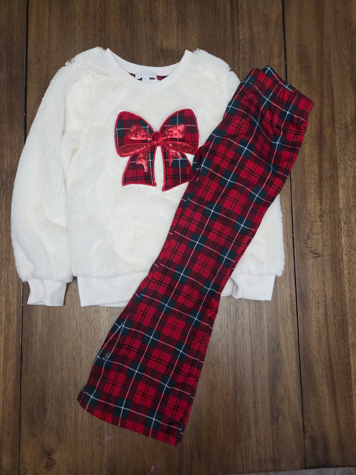 Seller 188 girls bow outfits size 6