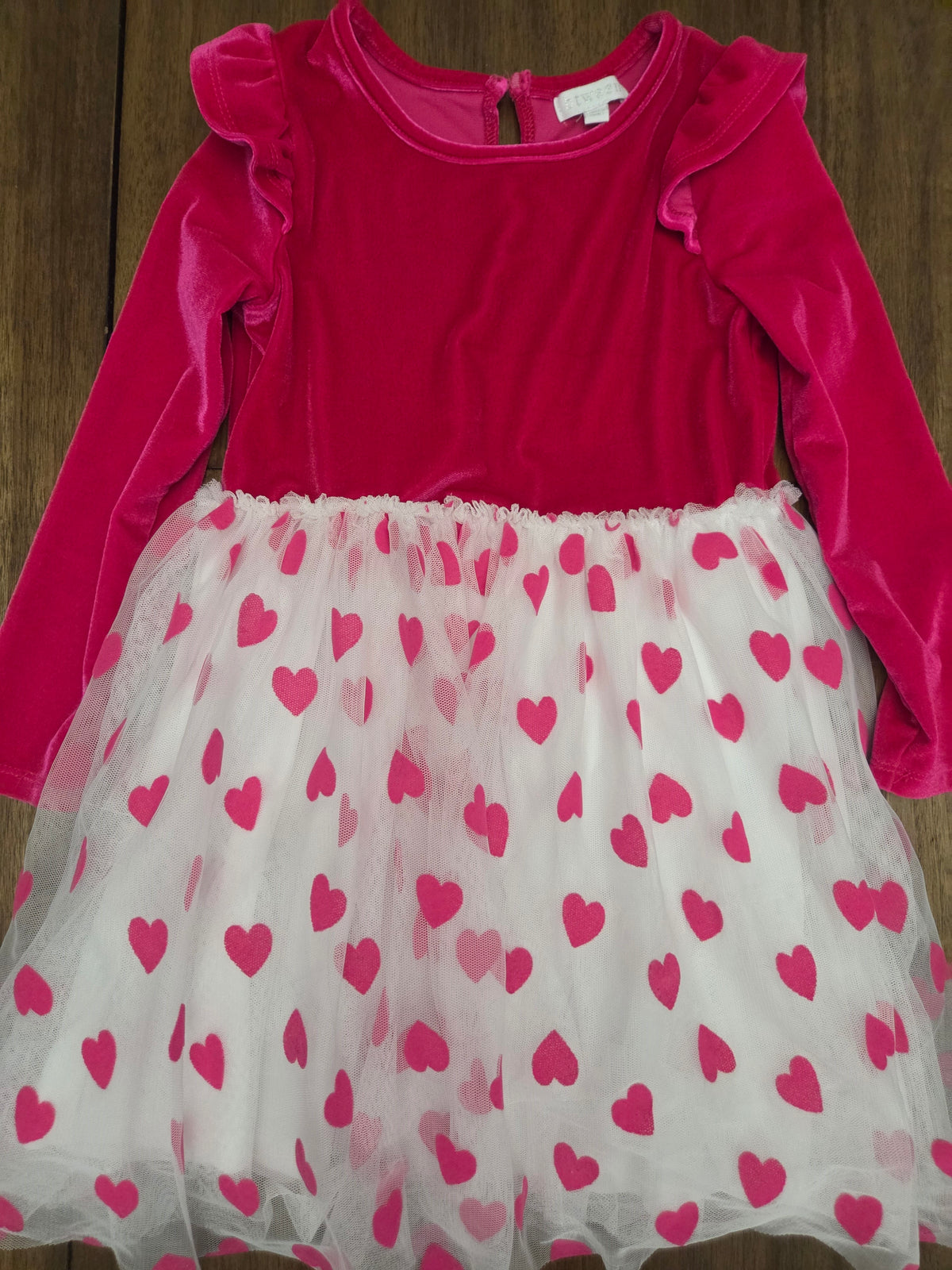 Seller 188 girls Valentines Dress size 6