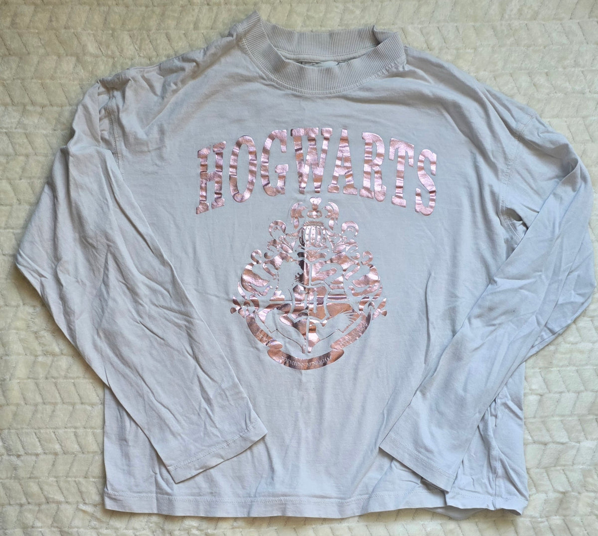 #190 Girls 10–12 H&M Hogwarts w/Rose Gold Metallic Crest Long Sleeve T‑Shirt