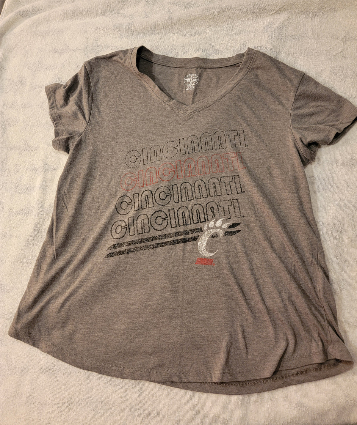 Seller #18 Women's Cincinnati Bearcats Short Sleeve T-Shirt Size Large L