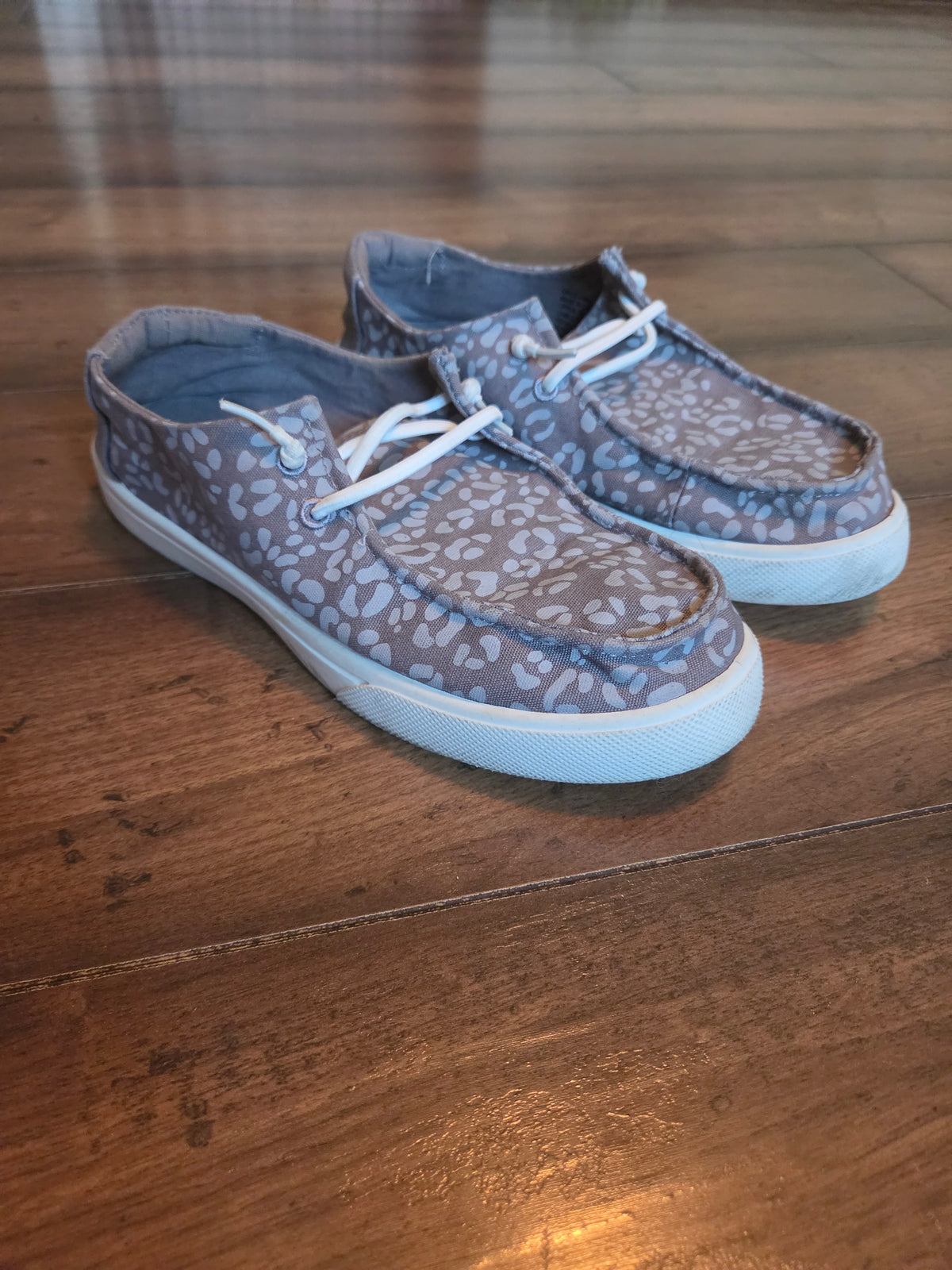 Seller #57  Girls slip on shoes size 4