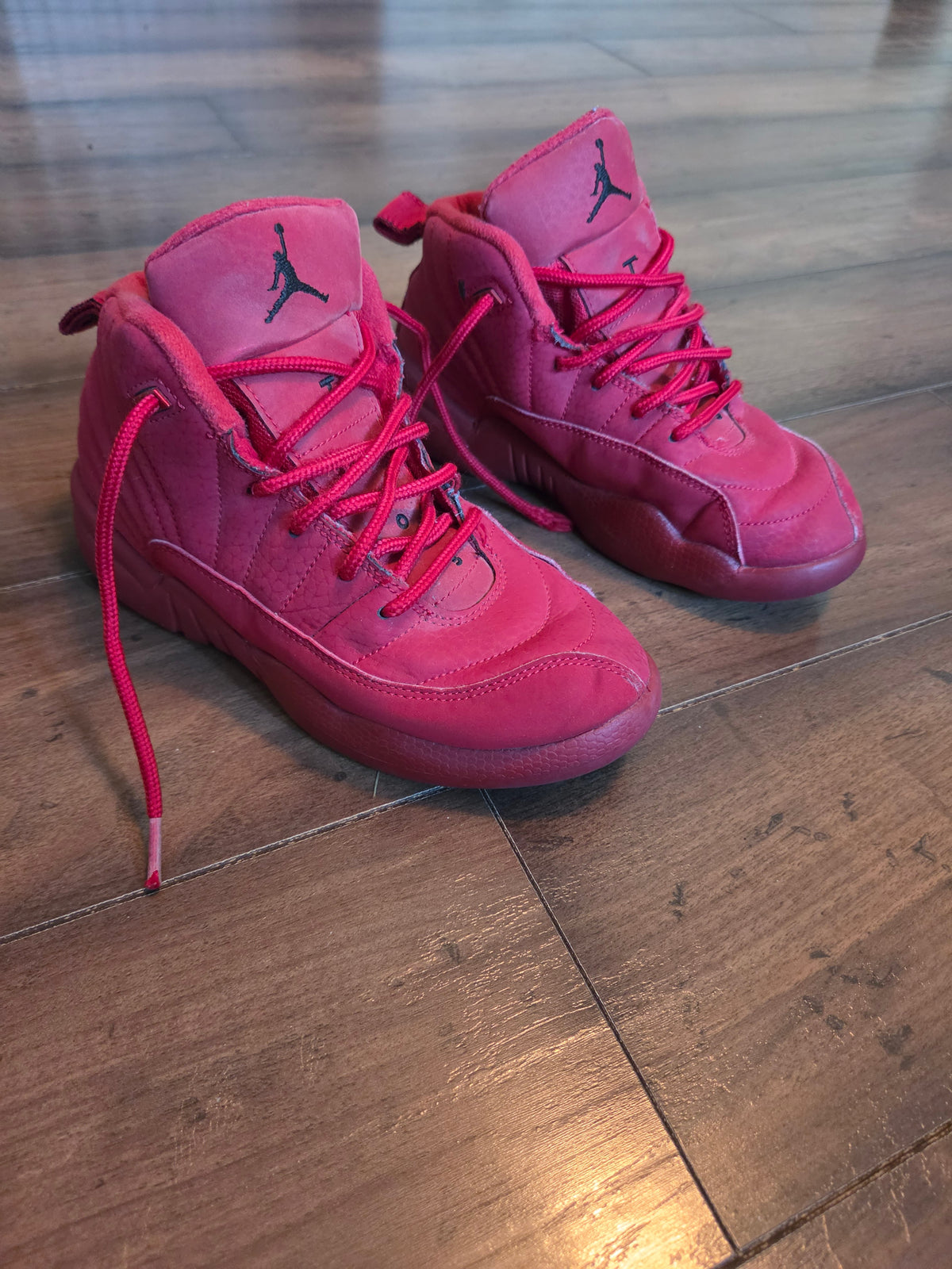 Seller #57 Boys Jordan gym shoes size 1Y