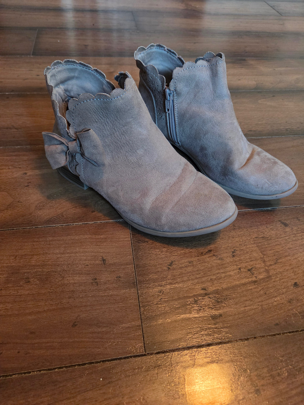 Seller #57 Girls size 4 booties