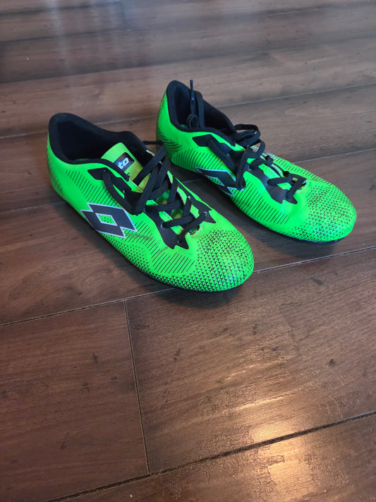 Seller #57 Soccer cleats size 5