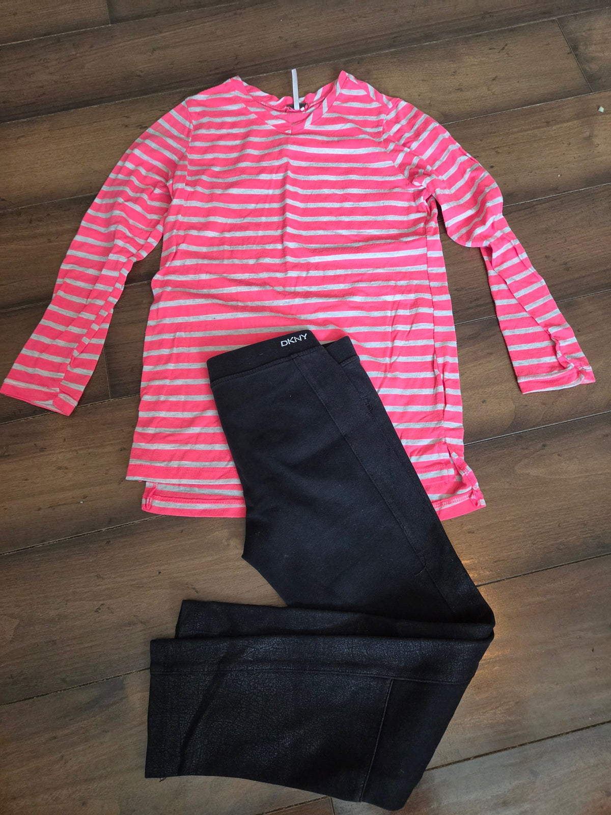 Seller #57 Girls size Medium leggings and Large top