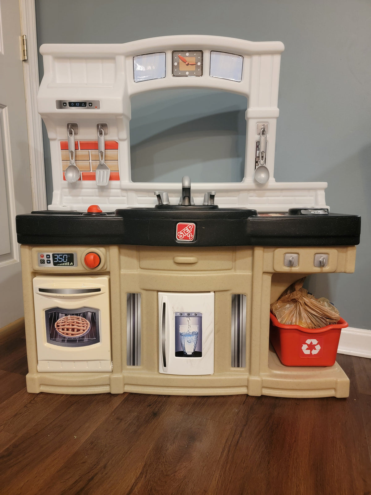 Seller #18 Step 2 Kitchen with Accessories