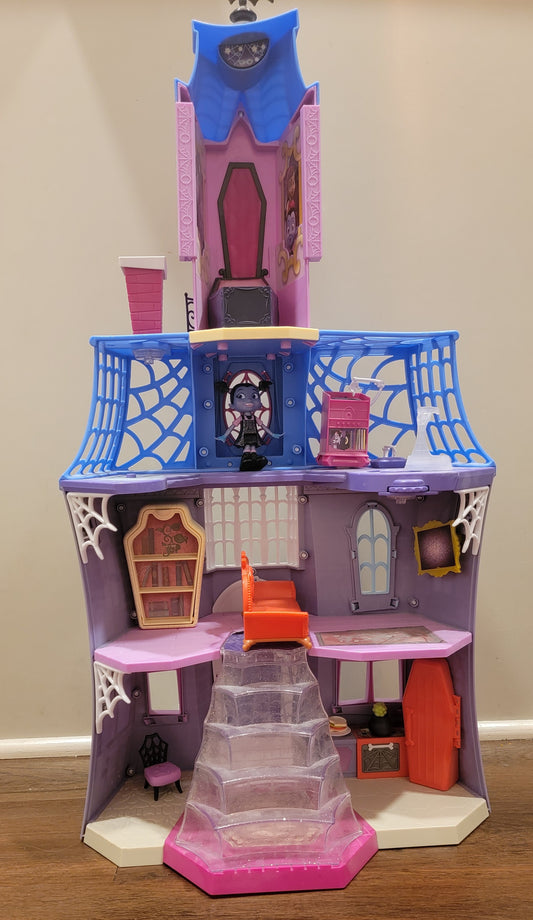 Seller #18 Disney Vampirina Scare B&B Castle