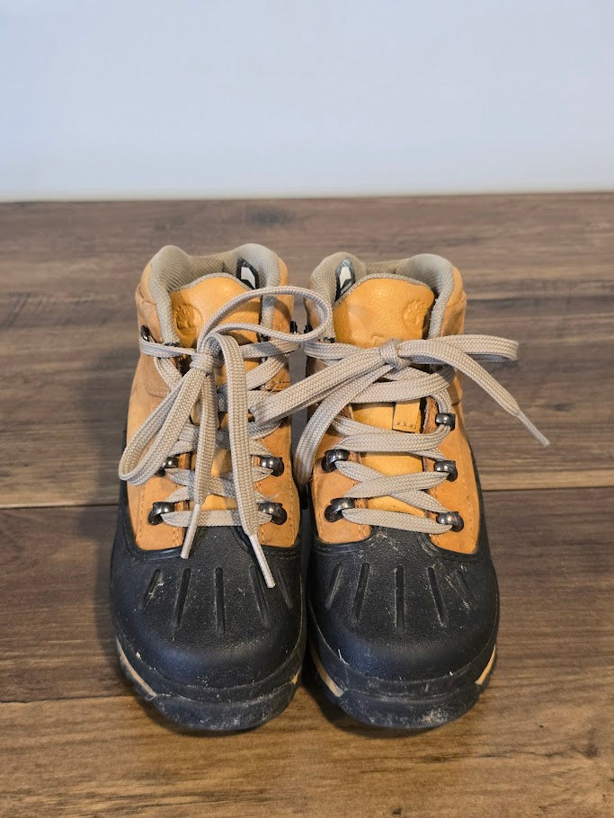#131 Boys Timberland Boots sz 11
