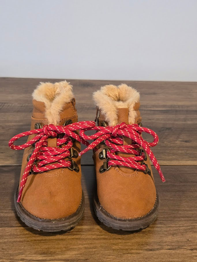 #131 Cat & Jack boys boots sz 7