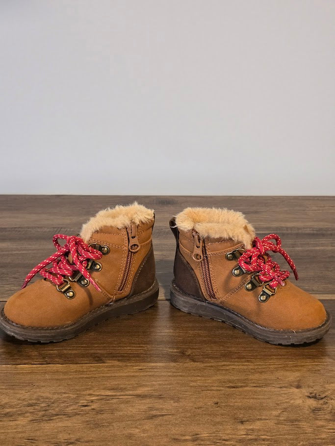 #131 Cat & Jack boys boots sz 7