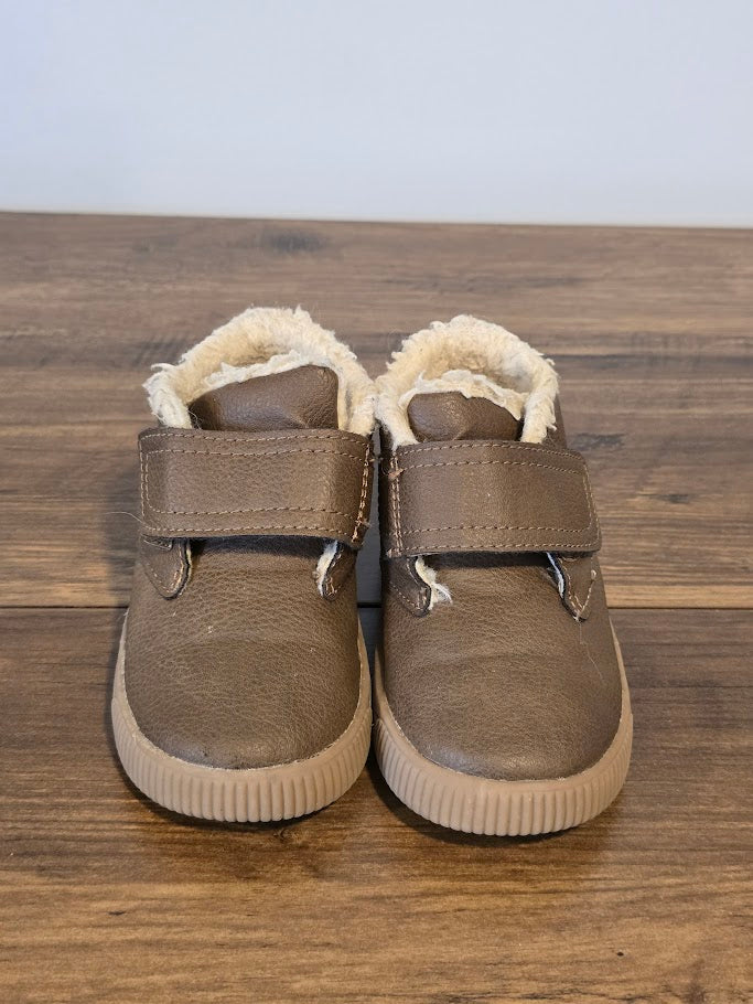 #131 Carter's boys sherpa lined brown shoes sz 7