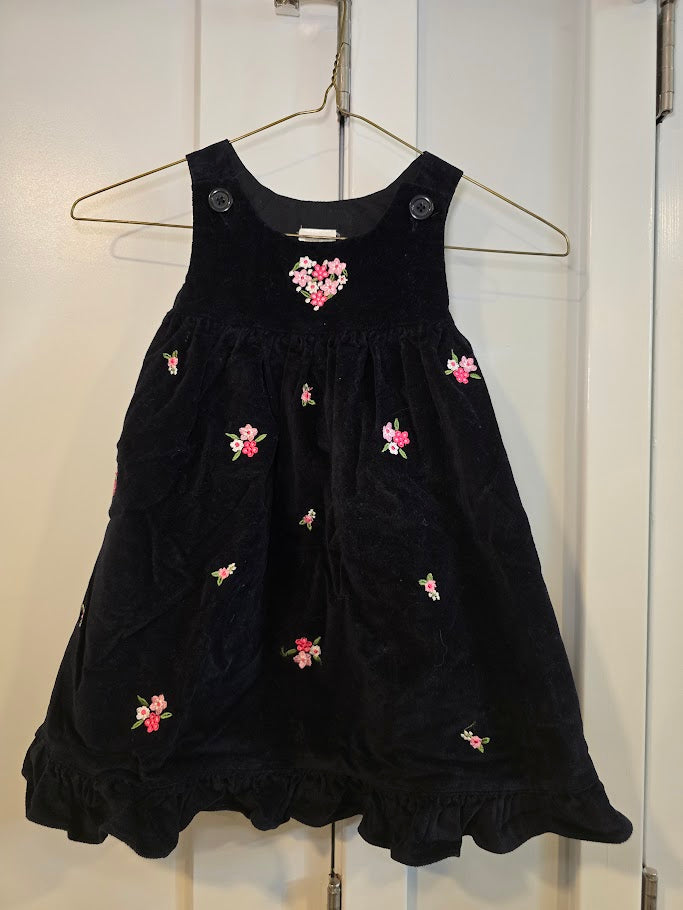 #131 Girls black jumper dress in soft heavy fabric with stitched flowers sz 4