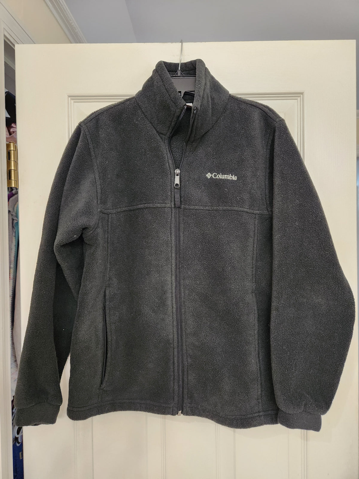 #167 Columbia Youth 14-16 Black Fleece Jacket