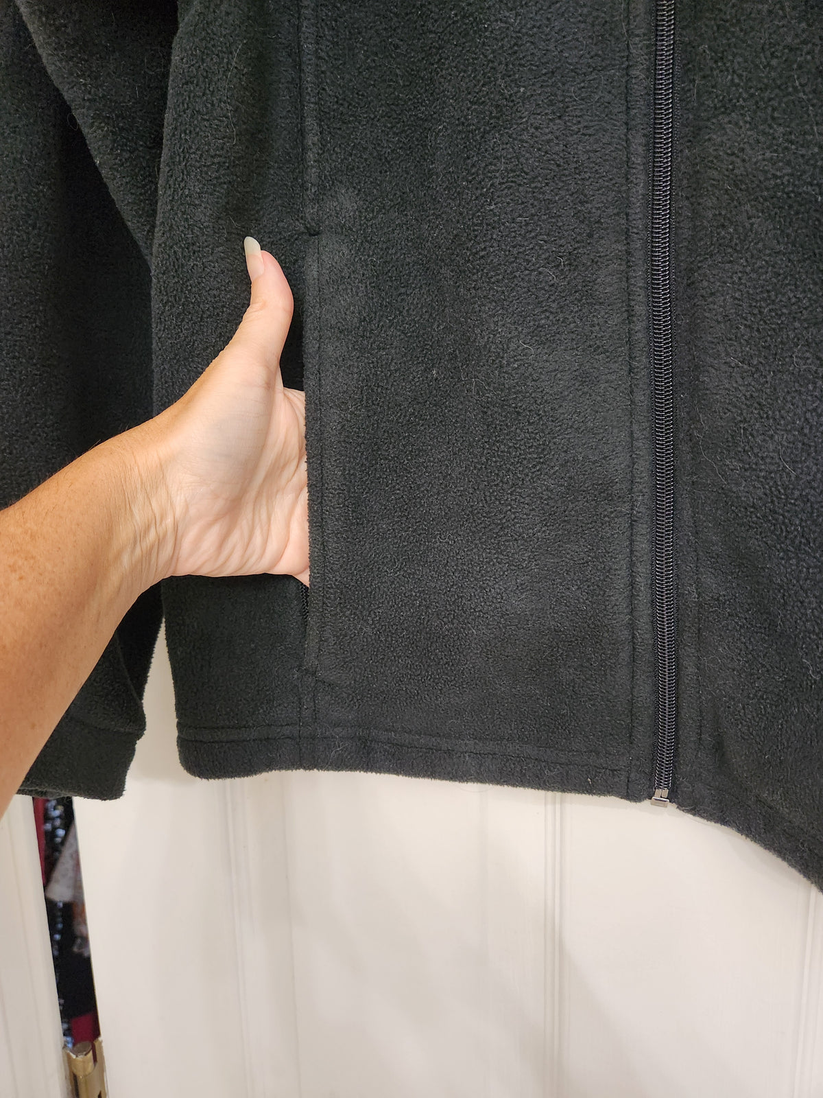 #167 Columbia Youth 14-16 Black Fleece Jacket