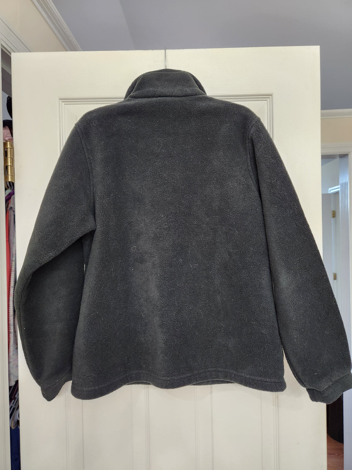 #167 Columbia Youth 14-16 Black Fleece Jacket