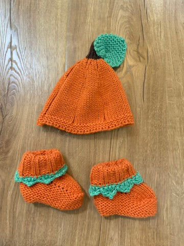 #6 - Newborn Knit Pumpkin Costume - hat and booties - NB