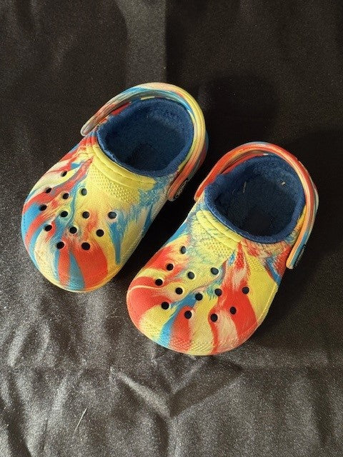 REDUCED #141 Fleece Lined Crocs GUC size 5 JS