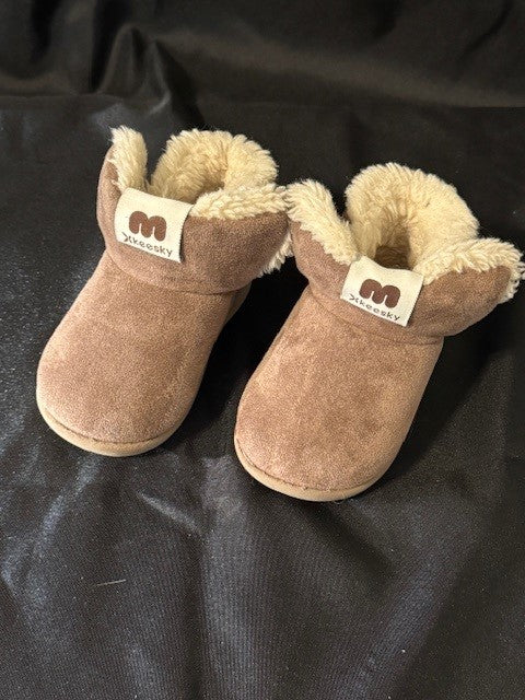 REDUCED #141 Keesky Fur Boots GUC size 15 (7 toddler) JS