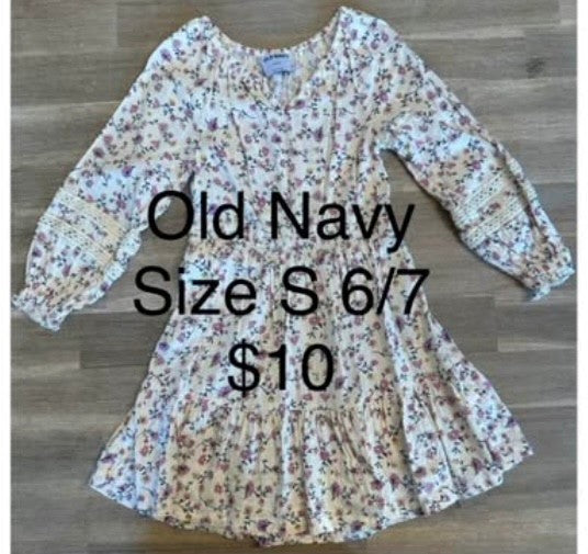 Girls Old Navy Dress Size S (6/7)