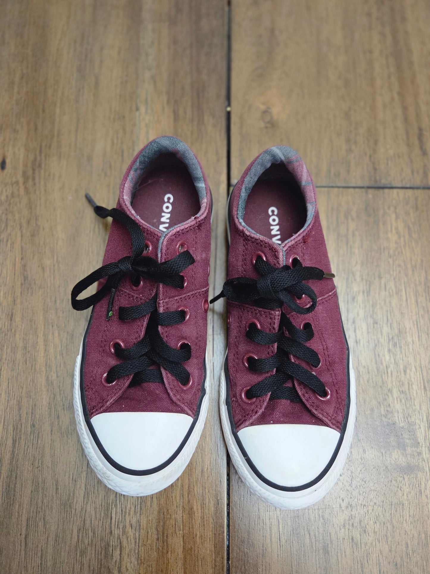 REDUCED Seller #184 Boys maroon converse size 13
