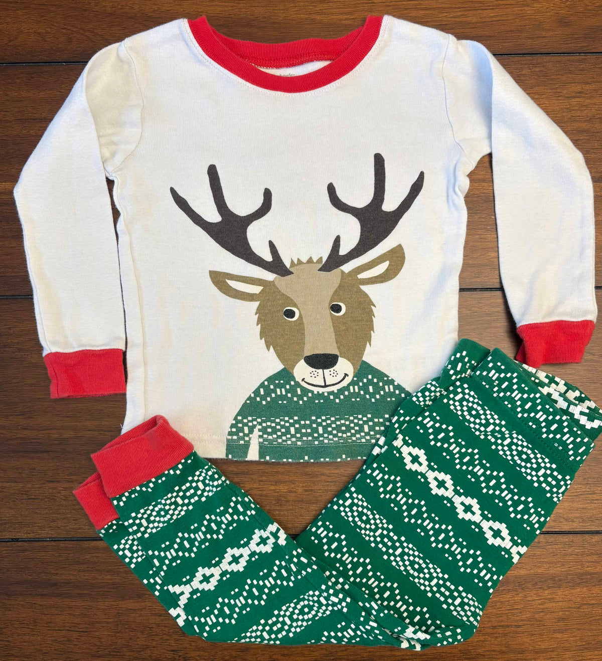 #197 Carter's Boys Size 2T Red White & Green Reindeer Graphic 2 Piece Pajama Set