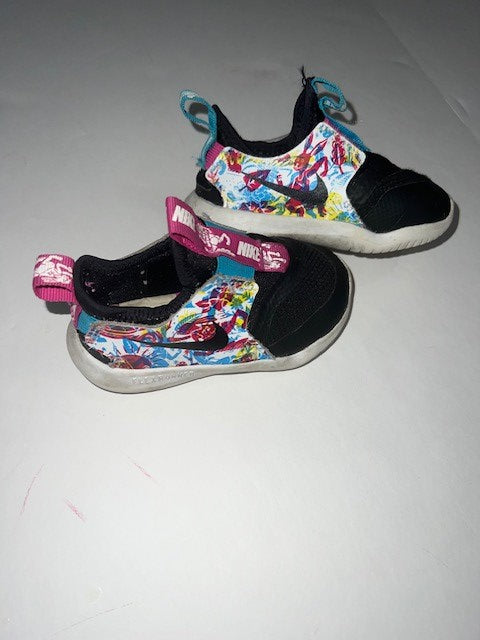 #78 girls 6c Nike Flexrunner gym shoes