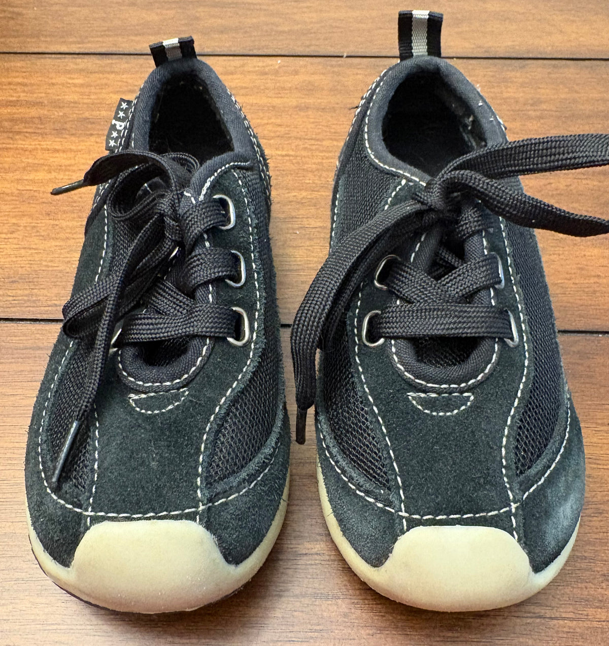 #197 Children's Place Boys Size 8 Black Tie Sneakers