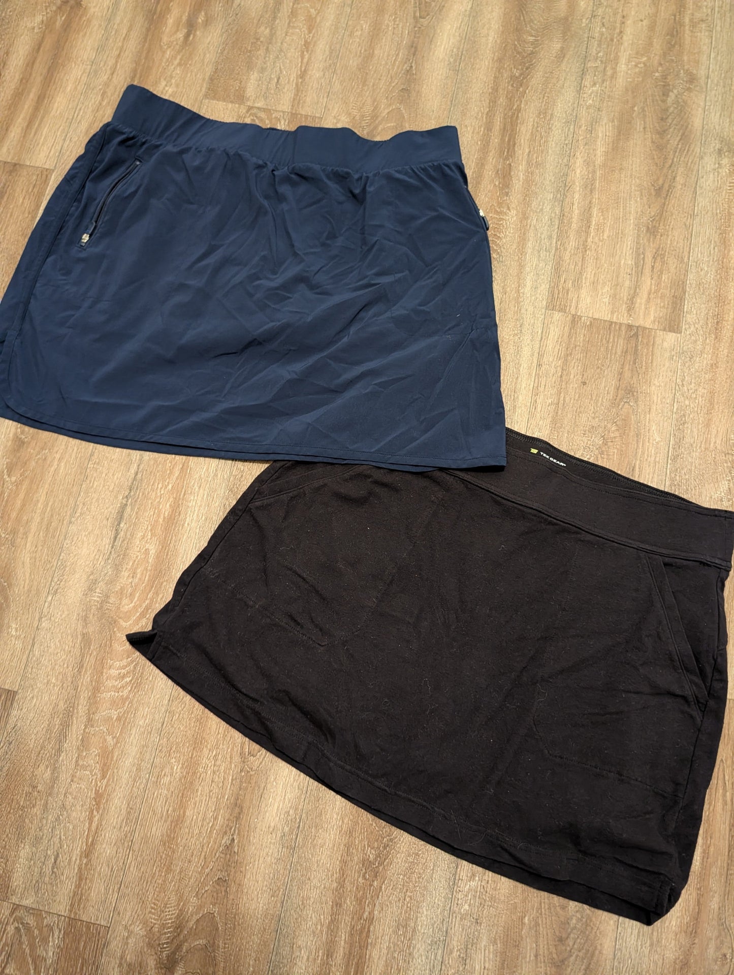 #7 Women's Tek Gear Skorts Size L