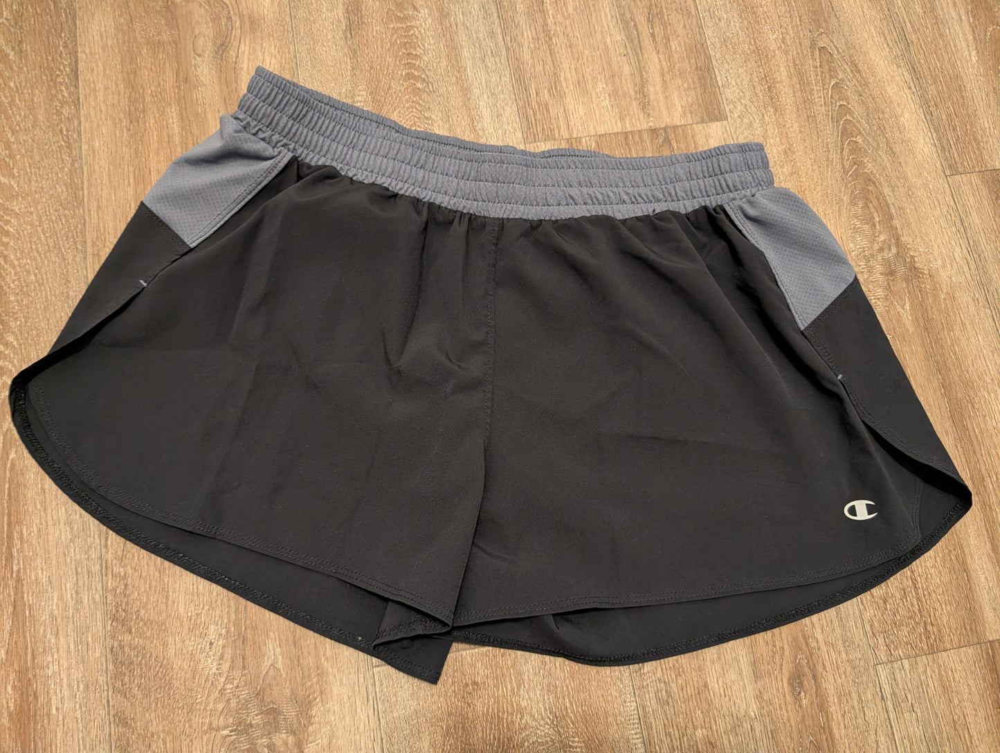 #7 Women's Shorts Size L