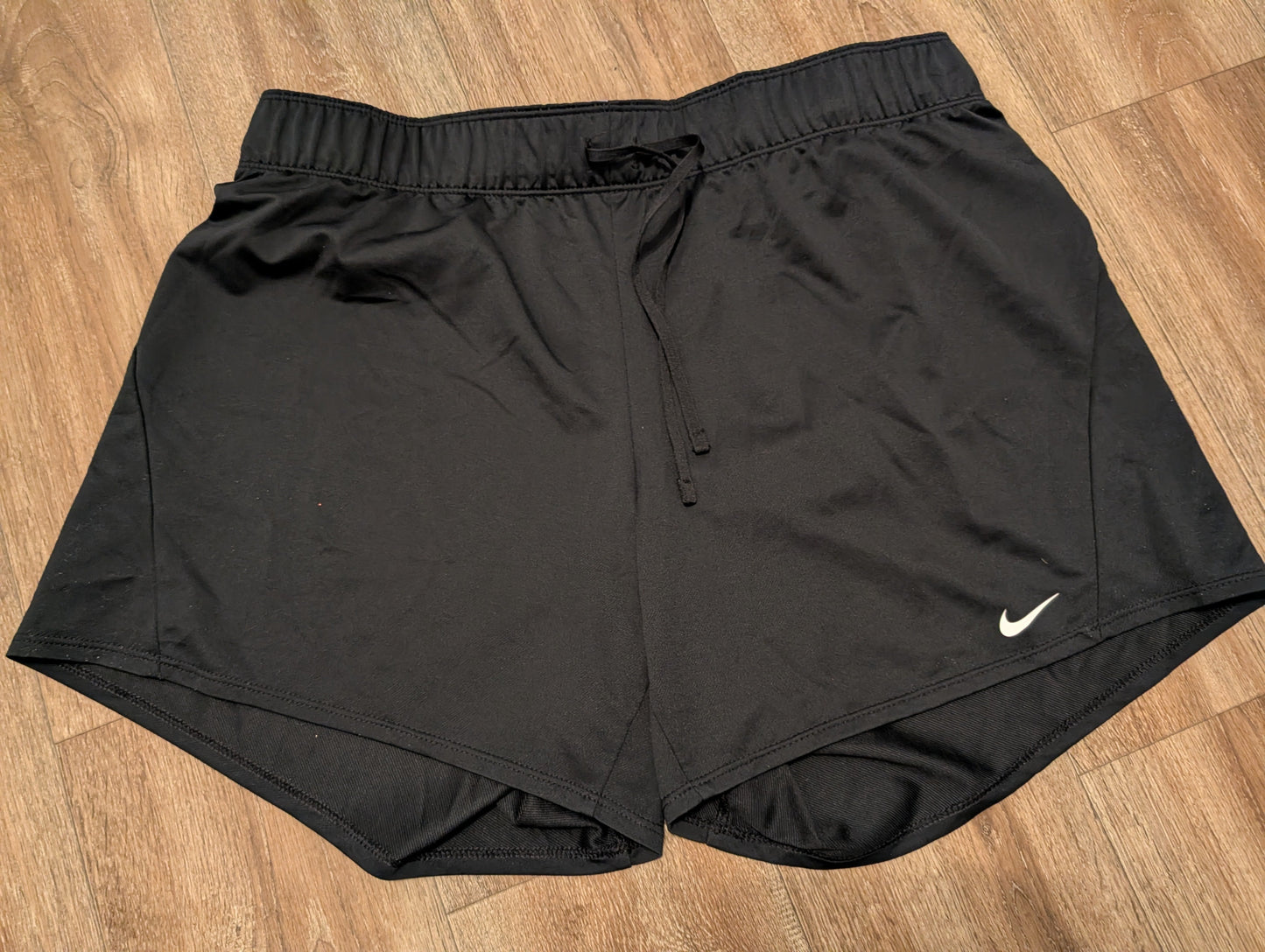 #7 Women's Nike Shorts Size L