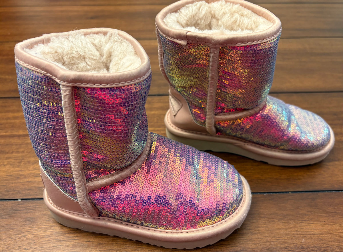 #197 Ugg Girls Size 9 Iridescent Sequin Fleece Lined Boots